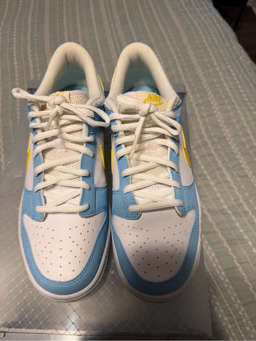 Nike Kids Low-Top Sneakers in Light Blue, White & Yellow